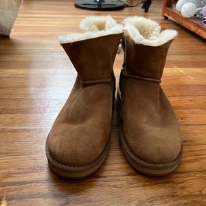 Ugg booties in chestnut